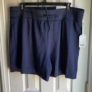 NWT STYLUS NAVY BLUE ACTIVE BERMUDA SHORTS